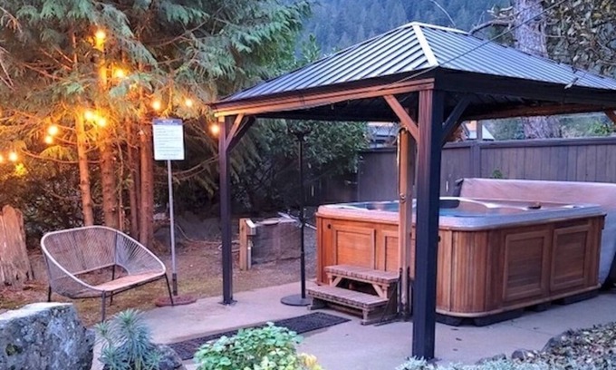 Harrison Hot Springs Cottage | Family-Friendly 2-Bedroom Cottage with Ocean View Amenities