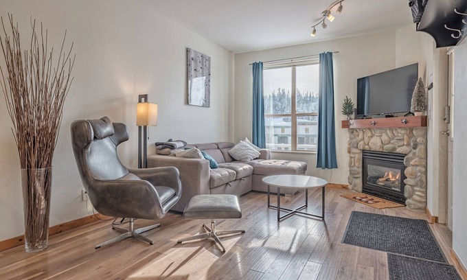 Silver Star Mountain Condo | Top-Rated 2-Bedroom Condo with Spa & Hot Tub at Creekside