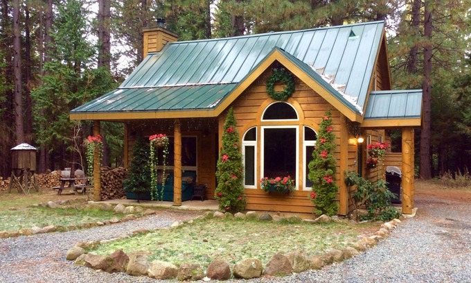 Alta House | Perfect 2 Bedroom Cabin with Spa and Hot Tub Oasis