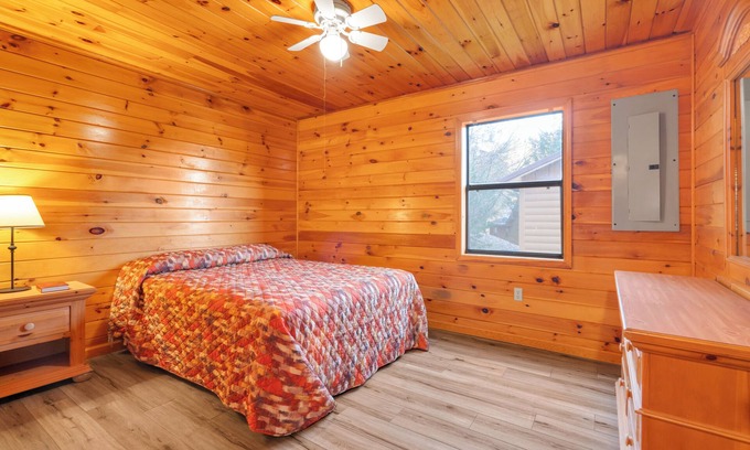 Byrdstown Cabin | Cozy 2 Bedroom Cabin with Lake Access at Dale Hollow