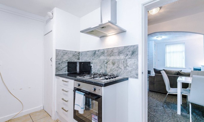 St Helens Apartment | Spacious 2 Bedroom Retreat in Central Location