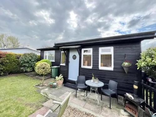 Grimsby House | Oceanfront 2 Bedroom Chalet Bungalow in Humberston Fitties