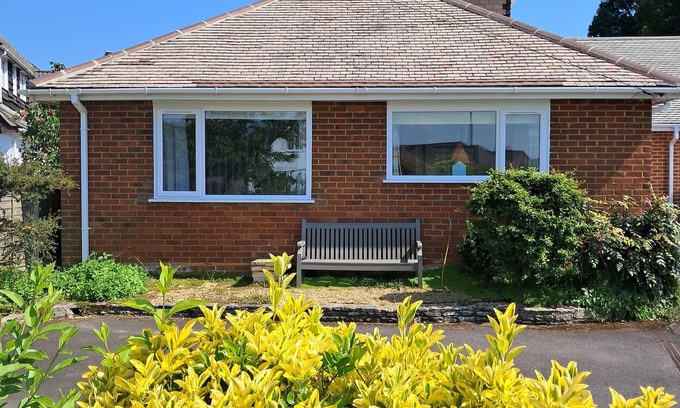 Wimborne House | Family-Friendly 2-Bedroom Chalet Near The New Forest