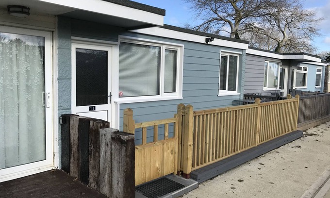 Sandown Ski Chalet | Dog-Friendly 2 Bedroom Chalet SB11 with Oceanfront View