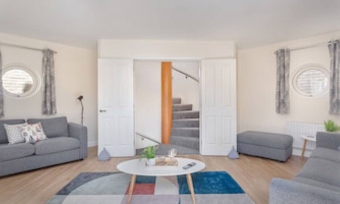 Cambridge City Centre House | Exceptional 2 Bedroom City Centre Townhouse with Parking