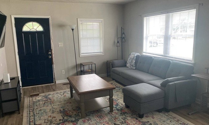 Hemlock House | Cozy 2 Bedroom Retreat Near Championship Park, Sleeps 4