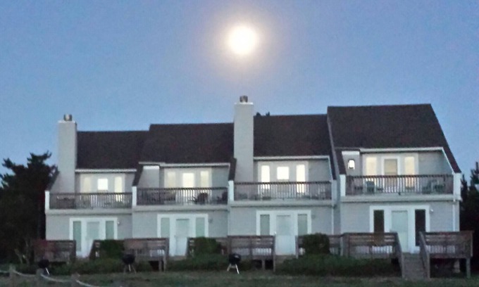 Duck Condo | Cozy 2-Bedroom Condo Steps from Duck's Sound and Beach
