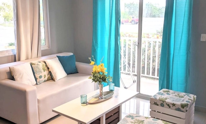 Veron Condo | Inviting 2 Bedroom Condo with Pool and Ocean View