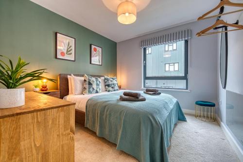 Southampton City Centre Apartment | Modern 2-Bed City Apt with Ocean View in Southampton