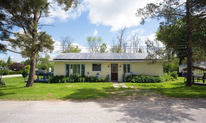 Kawartha Lakes House | Cozy Cabin Retreat with Beach Access & Kayak Adventures