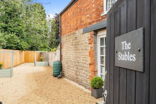 Swindon House | Pet-Friendly 2 Bedroom Cottage in Historic Old Town