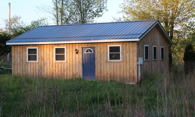 Venango Township Cottage | Outstanding 2 Bedroom Cottage with Pet-Friendly Amenities