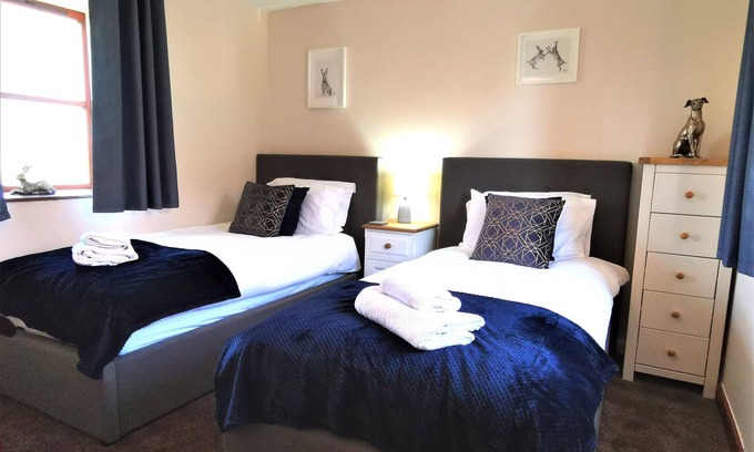 Ruswarp Cottage | Scenic 2 Bedroom Cottage with Ocean Views near Whitby Abbey