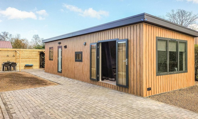 Heinkenszand House | Comfortable 2 Bedroom Retreat in Heinkenszand with Pool