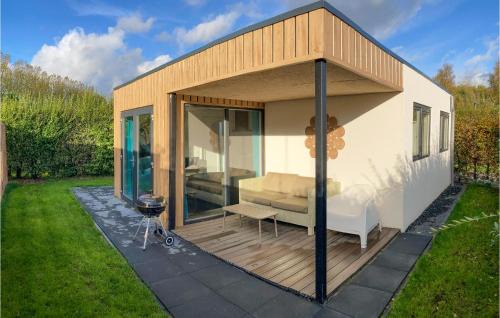 Heinkenszand House | Cozy 2 Bedroom Home with Pool in Heinkenszand