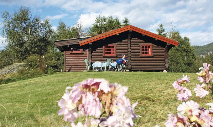 Amli House | Cozy Wilderness Cottage with Lake View and Spa Amenities