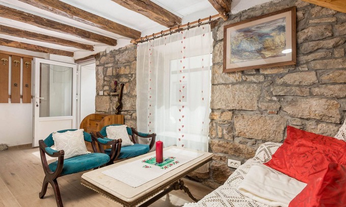 Jurdani House | Cozy Vacation Home with Spa & Pet-Friendly Amenities