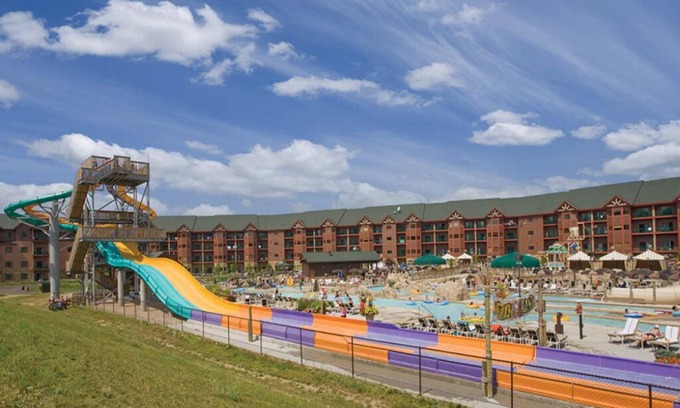 Lake Delton Condo | Family-Friendly 2 Bedroom Condo with Waterpark Access