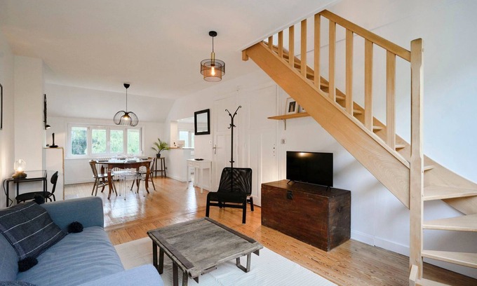 Marcq-en-Baroeul Apartment | Cozy 2-Bedroom Duplex Apartment Steps from Tramway