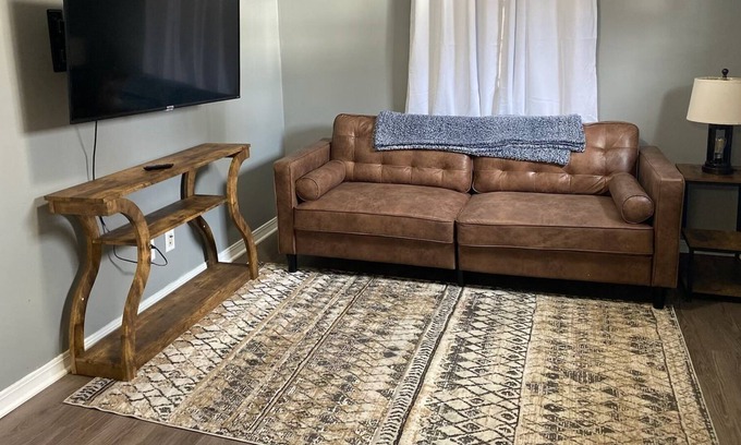 Kokomo Apartment | 2 Bedroom duplex with King Size Beds