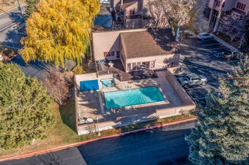 Durango Apartment | 2 Bedroom Durango Retreat Near Trails & Town with Pool and Hot Tub