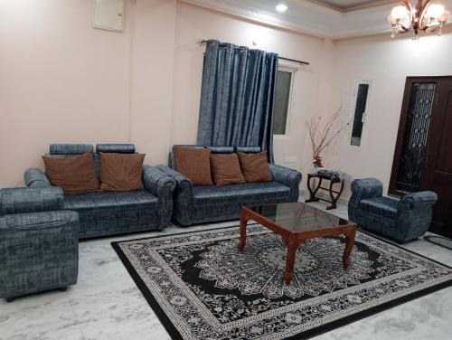 Hyderabad Apartment | Family-Friendly 2-Bedroom Apartment in Prime Location