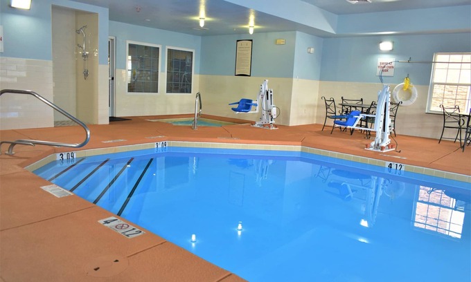 Northeast Heights Condo | Exceptional 2 Bedroom Suite with Pool and Hot Tub Access