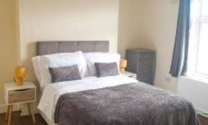 Gravesend Apartment | Convenient 2 Bedroom Flat Steps from Station & Town Centre