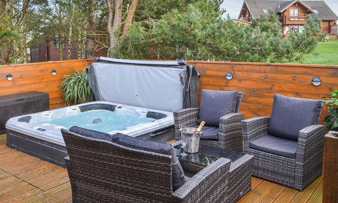 Morpeth Cottage | Pet-Friendly 2 Bedroom Retreat in Felton with Hot Tub