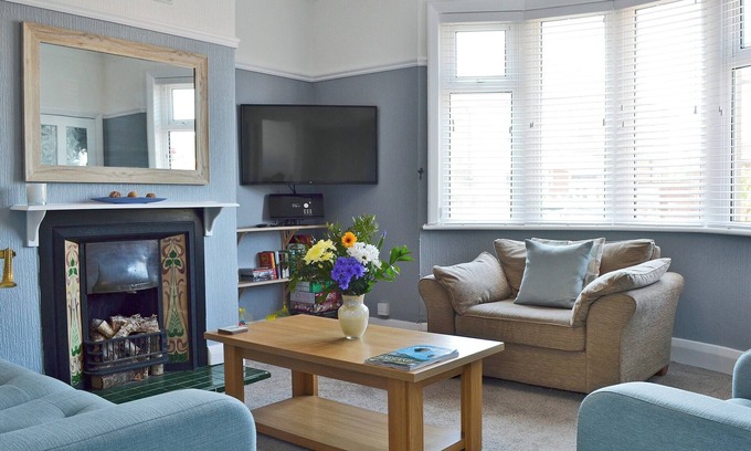 Lytham St. Anne's Cottage | Prime 2-Bedroom Stay in St Annes-on-the-Sea with Ocean View