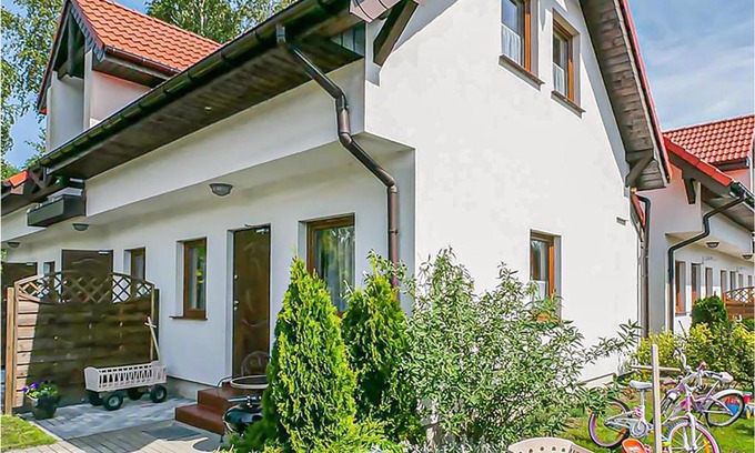Dabki Apartment | Cozy Apartment in Bobolin with Wifi & Pet-Friendly Amenities