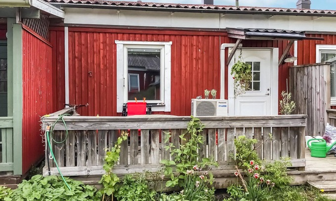 Tomta House | Relaxing 2 Bedroom Getaway in Hallstavik with Ocean Views