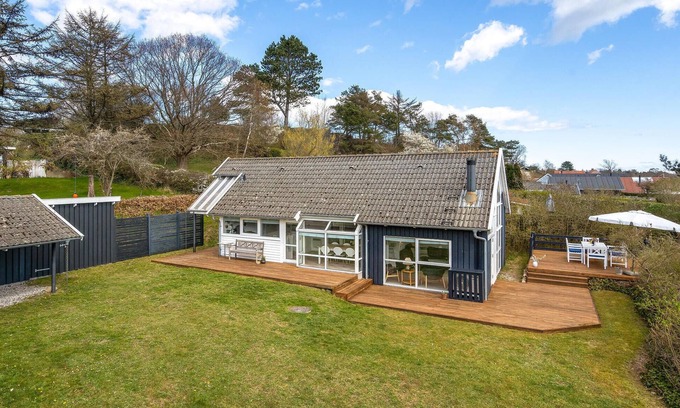 Lyngsbæk Strand House | Cozy 2-Bedroom Ebeltoft Retreat with Oceanfront Views