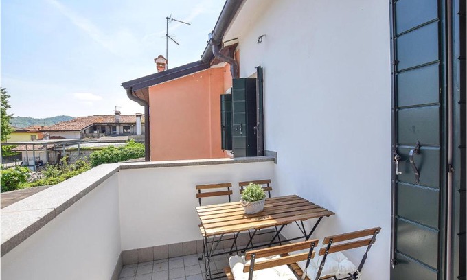 Ospedaletto di Pescantina House | Inviting Home in Montemerlo with Kitchen and Family Amenities