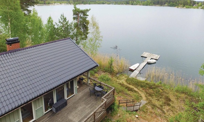 Forshaga House | Panoramic Lake View Cottage with Spa & Family Amenities