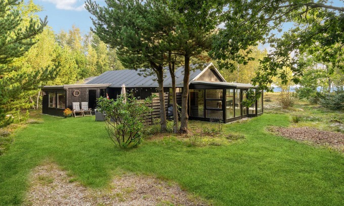 Sundstrup House | Cozy Cottage with Idyllic Garden and Lake Views Awaits You