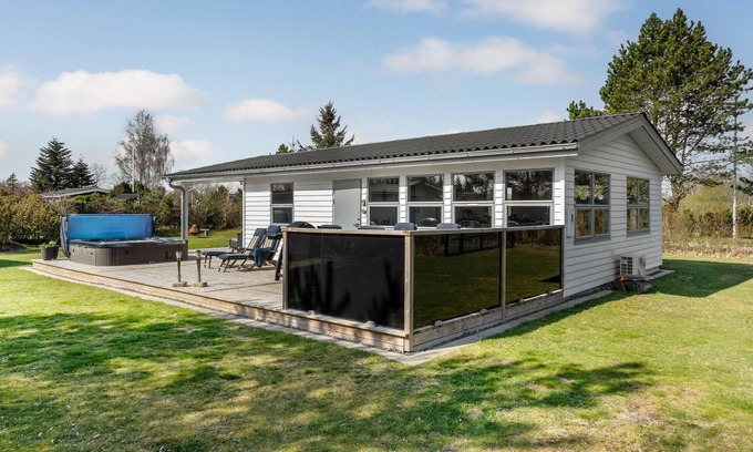 Oster Hurup House | Experience Outdoor Wellness at This Inviting Vacation Home