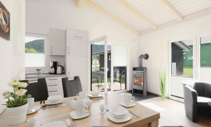 Thale House | Cozy 2 Bedroom Retreat in Thale with Spa & Kitchen