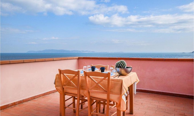 Cavo House | Pet-Friendly Retreat with Sea Views in Cavo