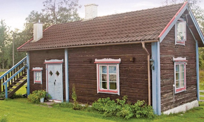Mullsjo House | Idyllic Wooden Retreat on a Farm Near Jönköping