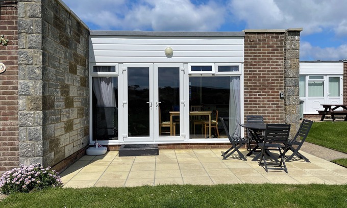 Freshwater Ski Chalet | Seaside 2 Bedroom Bungalow with Scenic Ocean Views