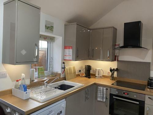 Tilney Fen End House | Idyllic 2 Bedroom Holiday Home in Norfolk with Private Field