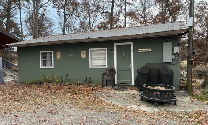 Dandridge Cabin | Lakeview Getaway: 2 Bedroom Home Ideal for Fishermen