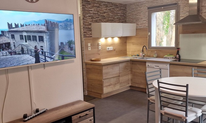 La Roche-Derrien House | Cozy 2-Bedroom House Near Côtes de Granit Rose