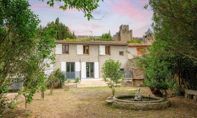City of Carcassonne House | Inviting 2-Bedroom House Near City with Spa & Breakfast
