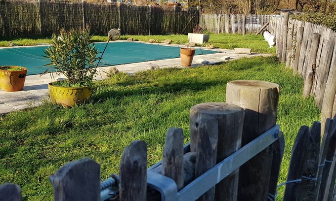 Fondettes House | Inviting 2-Bedroom House with Garden and Pool Access
