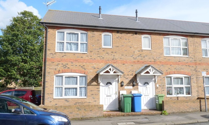 Sittingbourne House | Cozy 2-Bedroom House Near Town with Superfast Wi-Fi