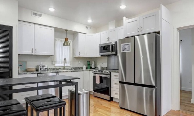 Russian Jack Park House | 2-bedroom house with WiFi in East Anchorage