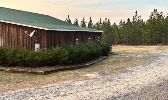 Patrick House | Family-Friendly 2 Bedroom Huntbox on 220 Acre Farm