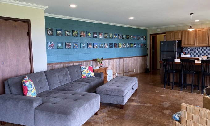 Holualoa House | Idyllic 2 Bedroom Coffee Farm with Ocean Views in Kona